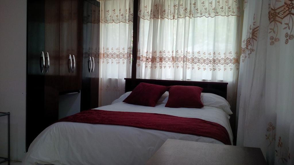 Hostal El Parque Tababela Exteriér fotografie