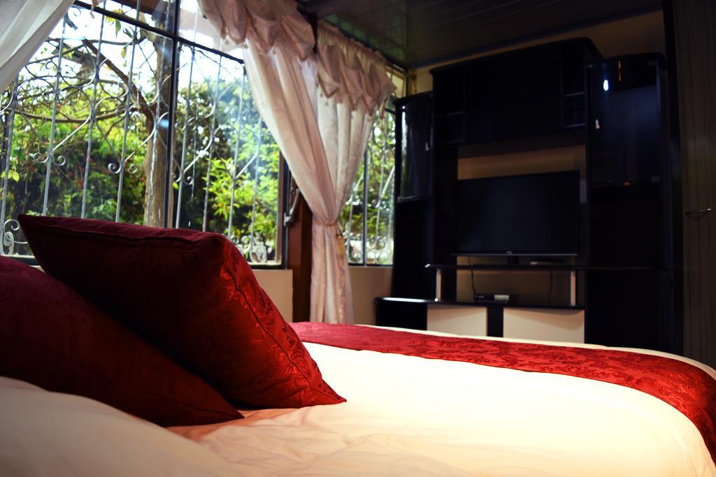 Hostal El Parque Tababela Pokoj fotografie