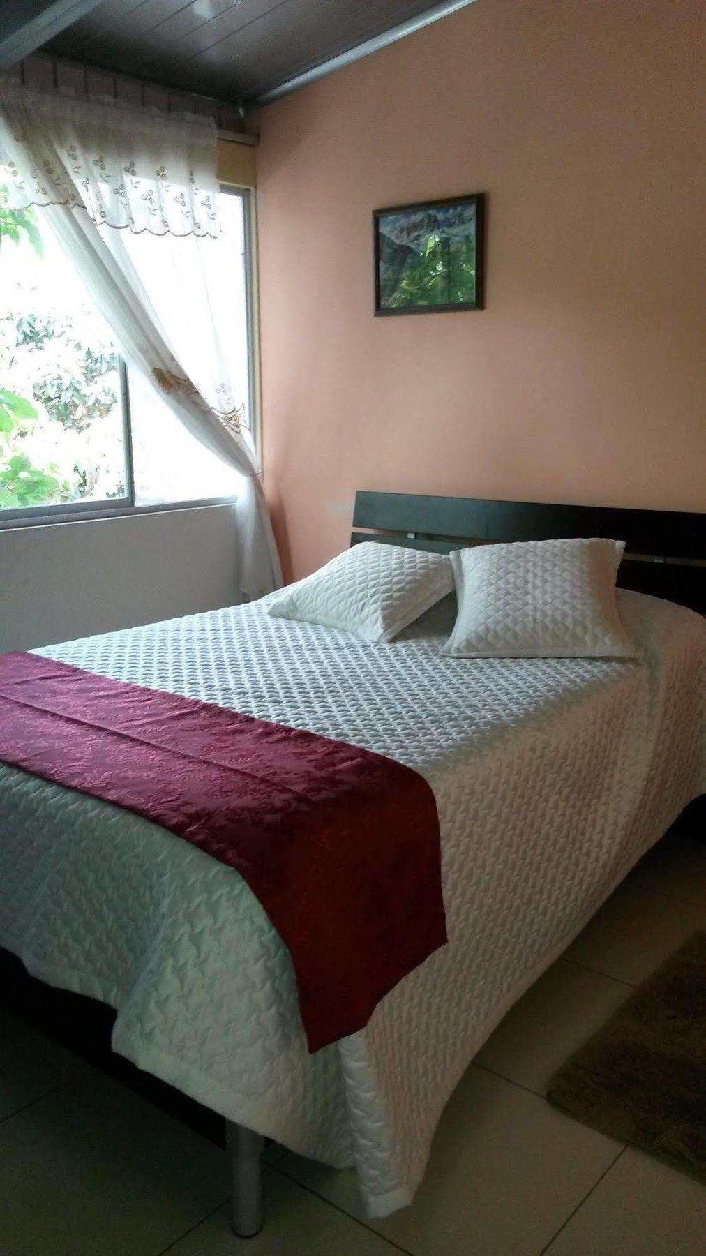 Hostal El Parque Tababela Exteriér fotografie