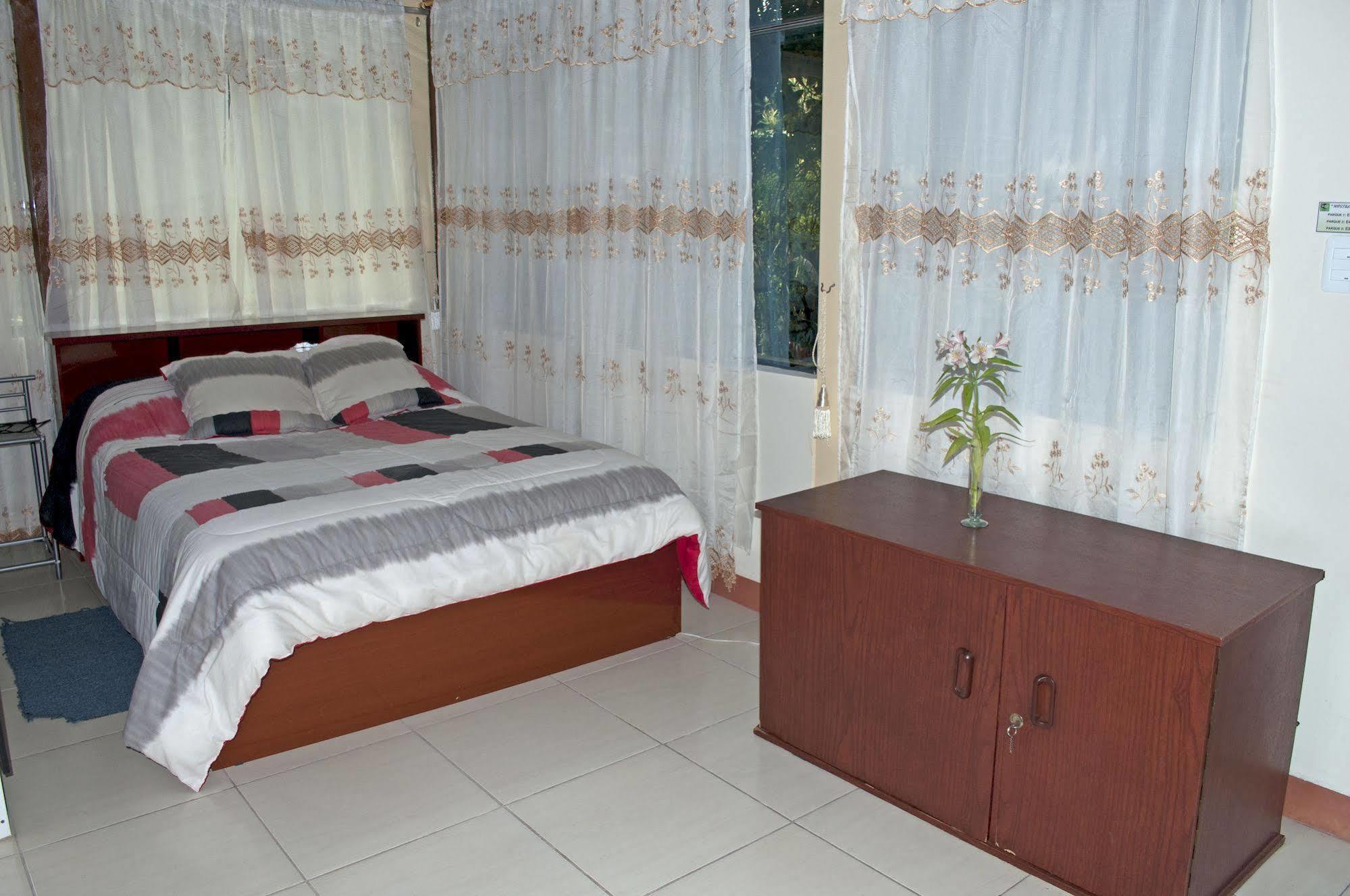 Hostal El Parque Tababela Exteriér fotografie