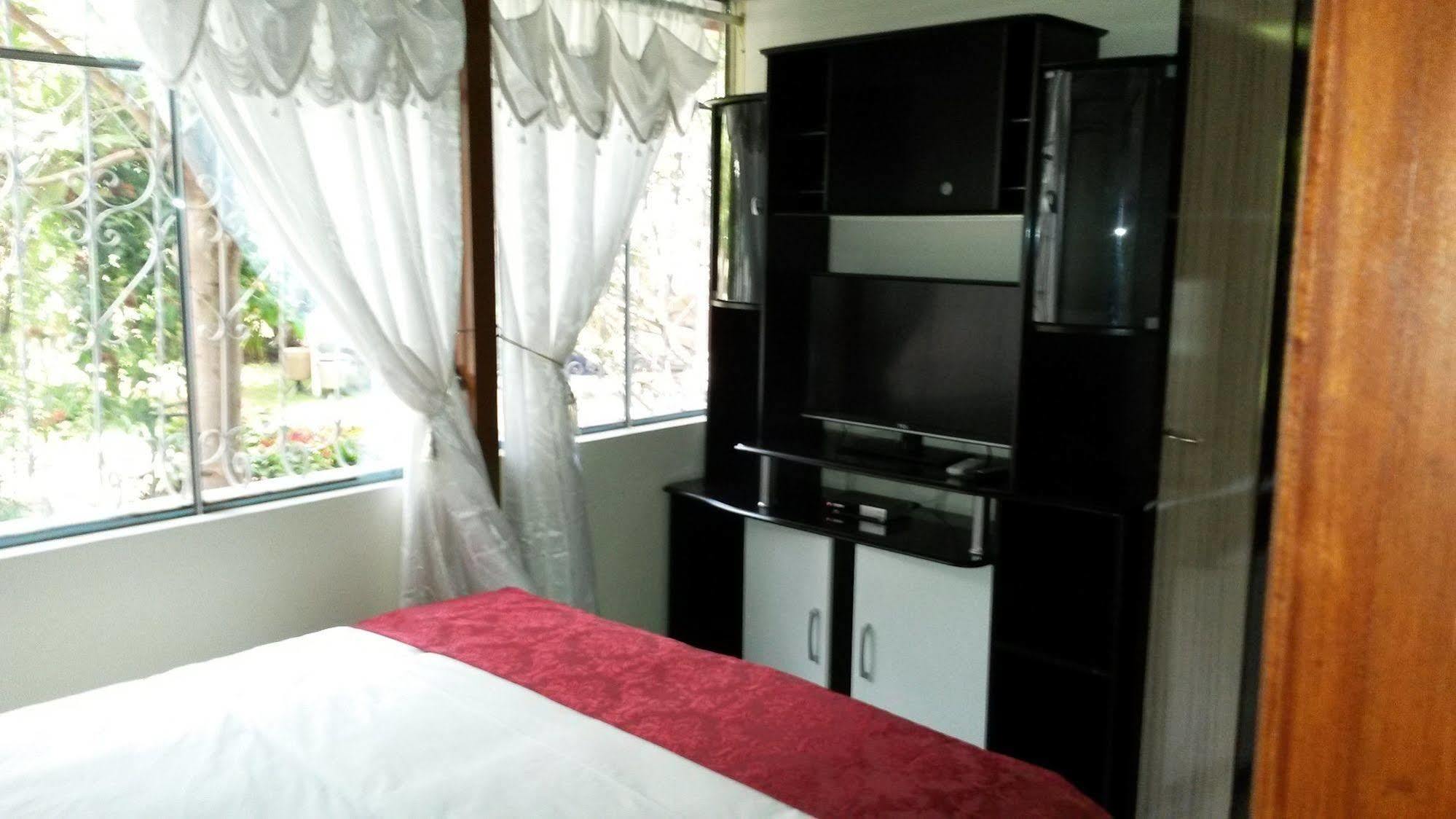Hostal El Parque Tababela Exteriér fotografie