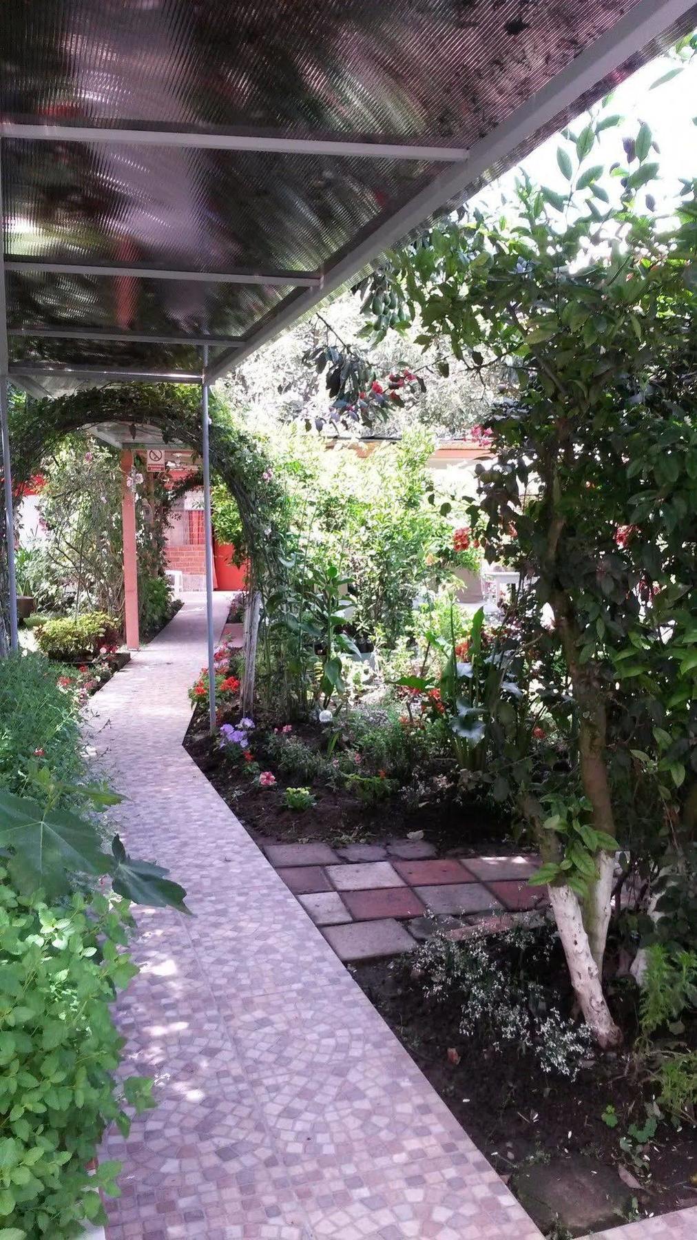 Hostal El Parque Tababela Exteriér fotografie
